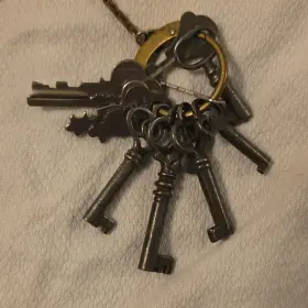 D-112997 SWANK Watch Chain Antique Handcuff Keys